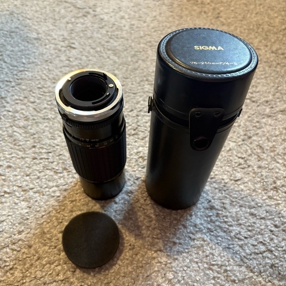 Sigma Zoom-8 Lens 1: 4-5 F=75-250mm Zoom Multi Coated Made In Japan Case - Picture 2 of 5